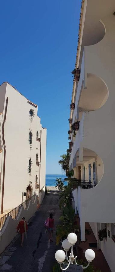 Appartamento I Puritani On The Beach Giardini Naxos Exterior photo